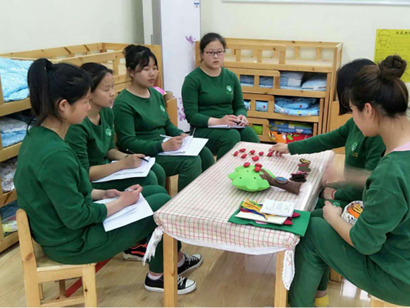 河南省管城跨世纪幼儿园：教师自制延伸教具大PK