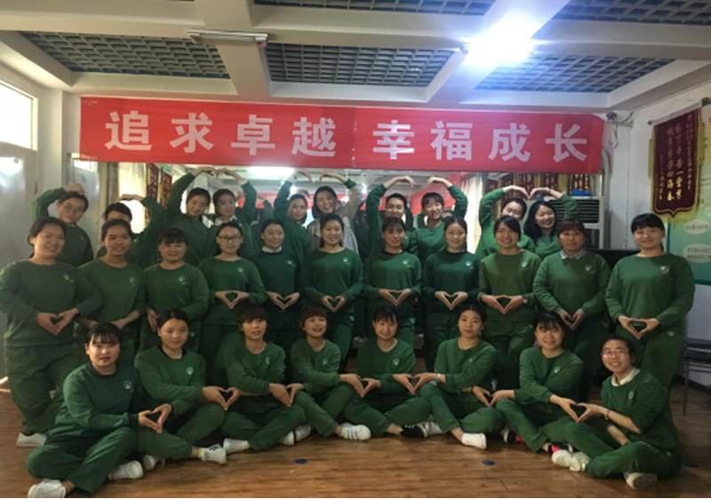 河南省跨世纪西工双语实验幼儿园：一起学习，共同进步!