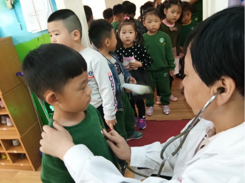 河南省鹤壁跨世纪妇联幼儿园：关注健康，呵护成长