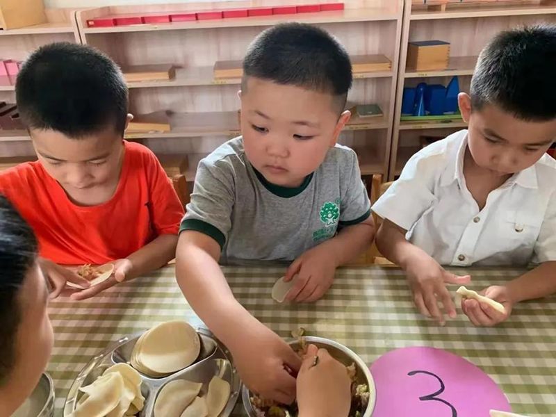 湖北省咸宁市跨世纪振新幼儿园：“勇敢之夜”——遇见长大的你！