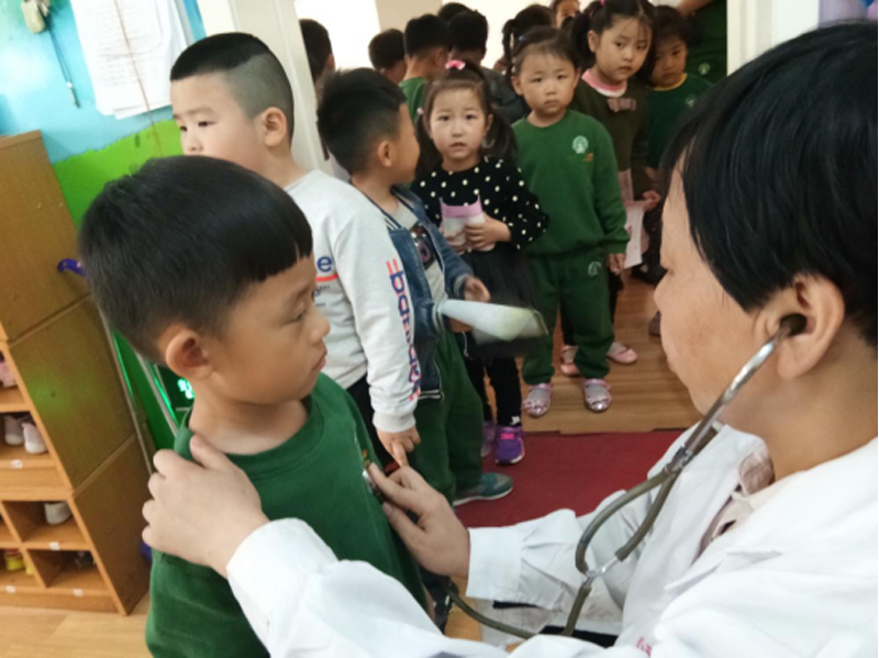 河南省鹤壁跨世纪妇联幼儿园：关注健康，呵护成长288.png